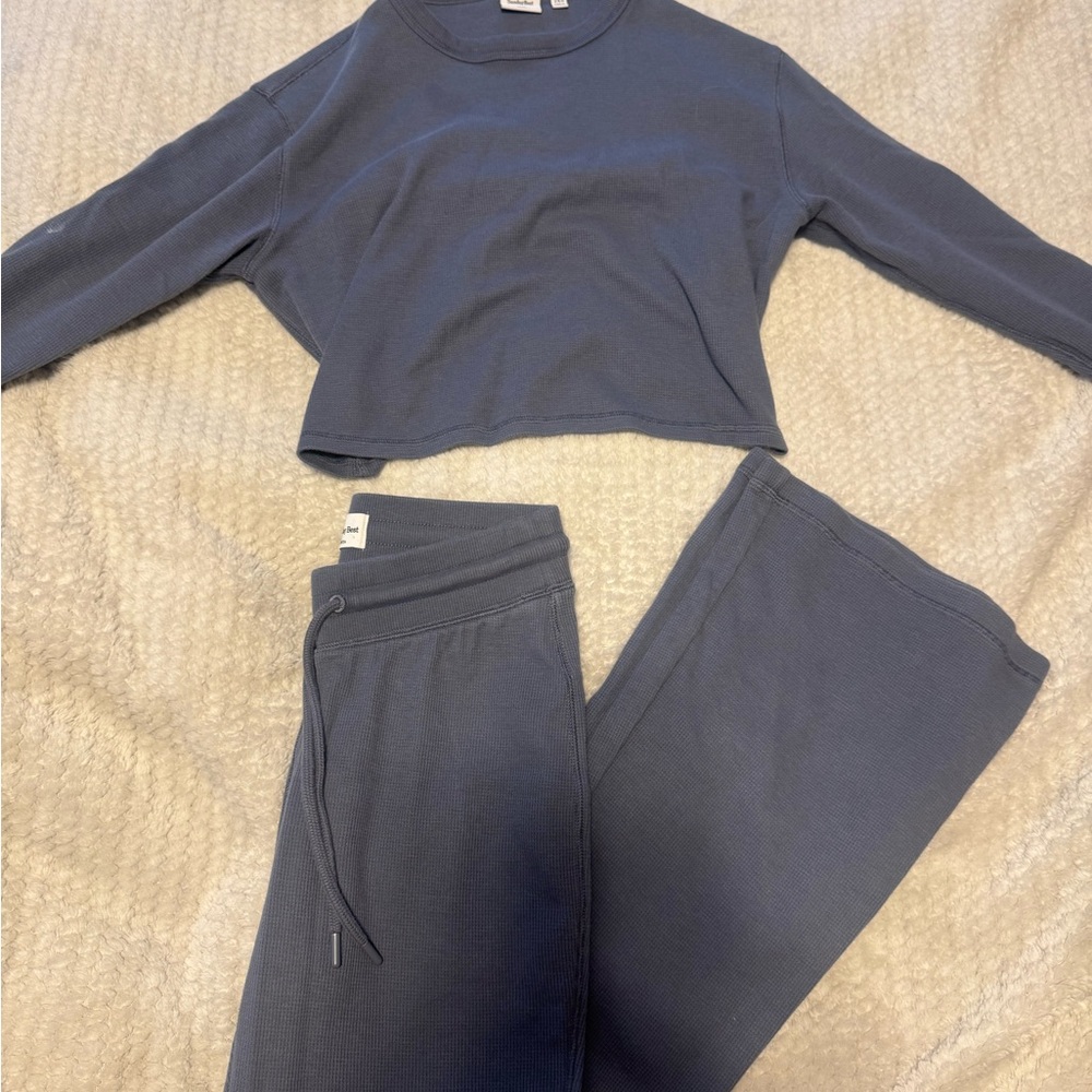 Aritzia Long Sleeve Cropped Tee in Slate Blue